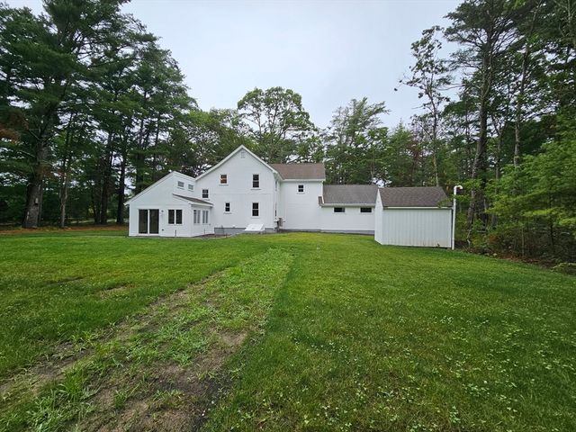 3 Viber Ln 1, Falmouth, MA 02536