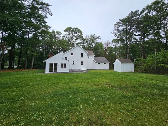 3 Viber Ln 1, Falmouth, MA 02536
