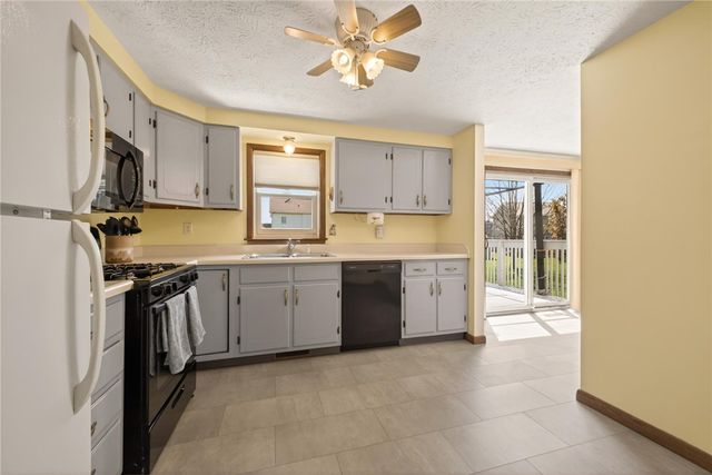 5785 Clover Meadow Lane, Farmington, NY 14425