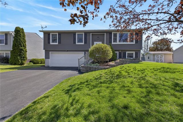 5785 Clover Meadow Lane, Farmington, NY 14425