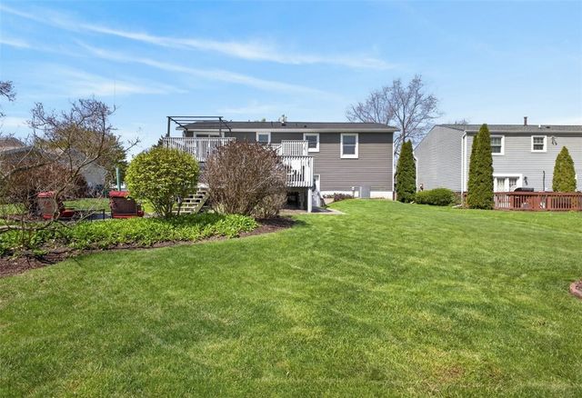 5785 Clover Meadow Lane, Farmington, NY 14425