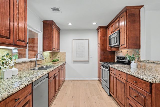 5322 Creekbend Drive, Houston, TX 77096