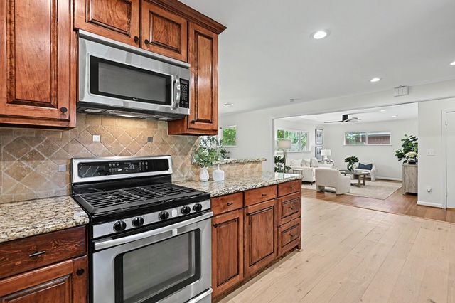5322 Creekbend Drive, Houston, TX 77096