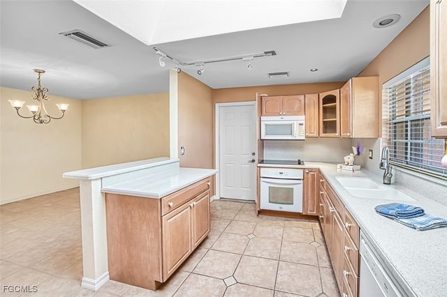 1712 SE 28th ST, Cape Coral, FL 33904