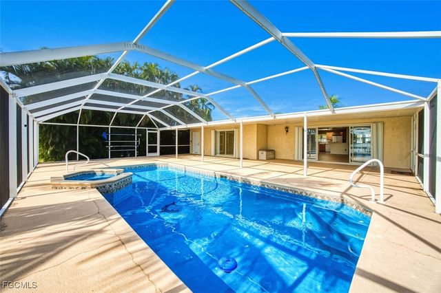 1712 SE 28th ST, Cape Coral, FL 33904