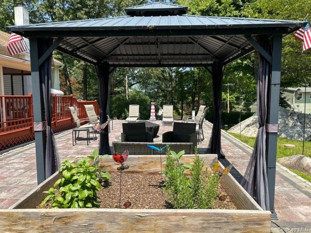 800 Terrace Place, Cortlandt Manor, NY 10567