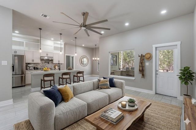 4 Senisa ST, Wimberley, TX 78676