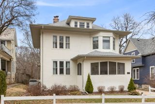 659 W Downer Place, Aurora, IL 60506