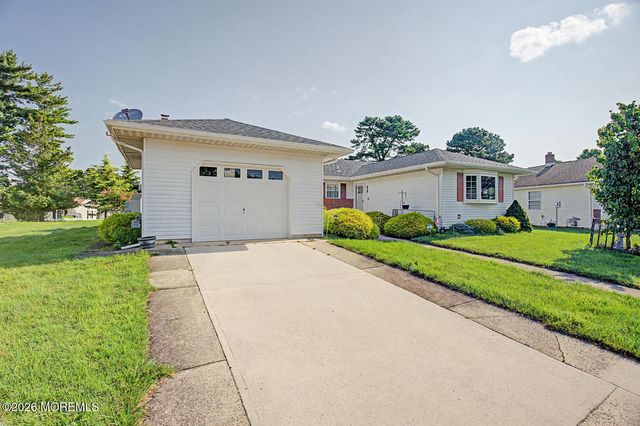 6 Pala Street, Toms River, NJ 08757