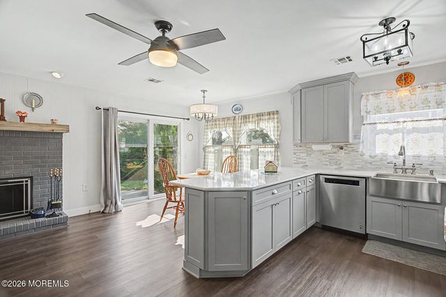 6 Pala Street, Toms River, NJ 08757