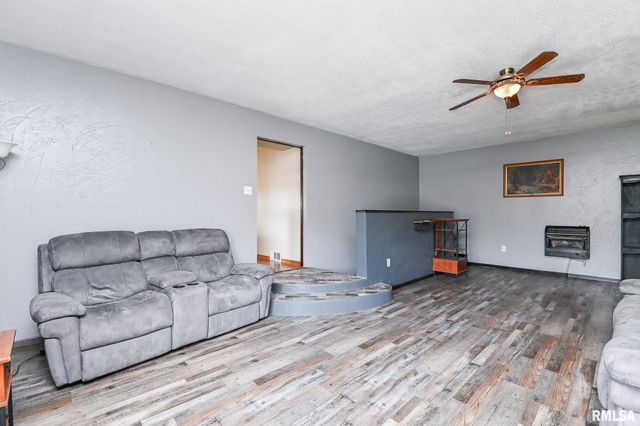 8109 S MCCUMBER Road, Peoria, IL 61607