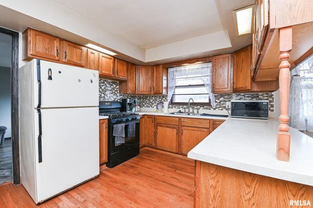 8109 S MCCUMBER Road, Peoria, IL 61607