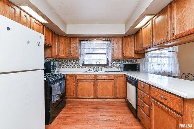 8109 S MCCUMBER Road, Peoria, IL 61607