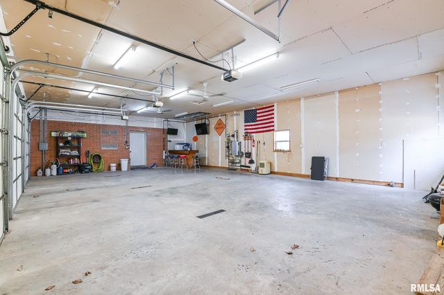 8109 S MCCUMBER Road, Peoria, IL 61607