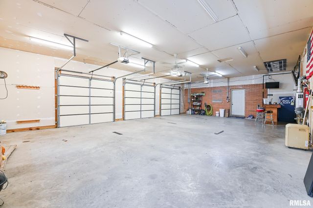 8109 S MCCUMBER Road, Peoria, IL 61607