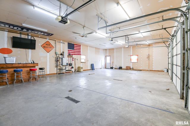 8109 S MCCUMBER Road, Peoria, IL 61607