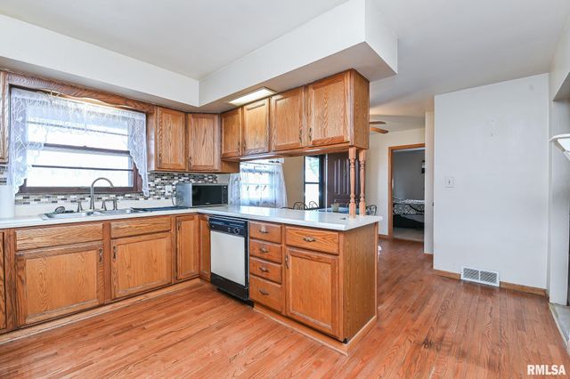 8109 S MCCUMBER Road, Peoria, IL 61607