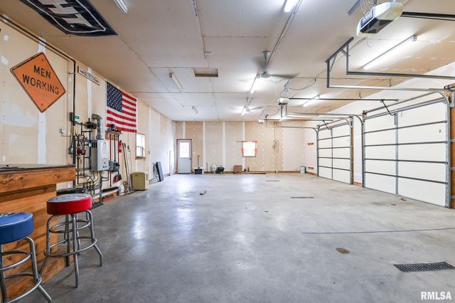 8109 S MCCUMBER Road, Peoria, IL 61607