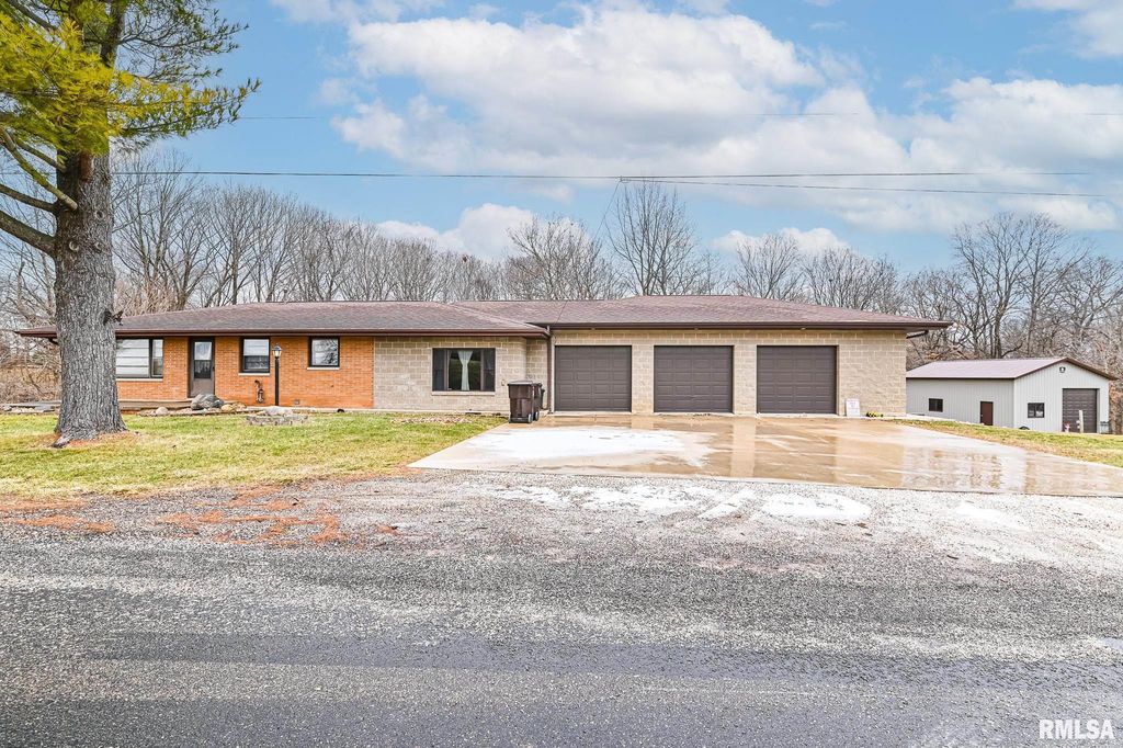 8109 S MCCUMBER Road, Peoria, IL 61607