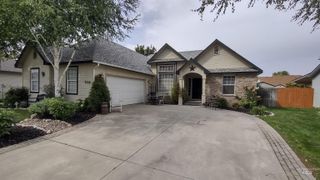 7332 Newbrook Dr, Nampa, ID 83687