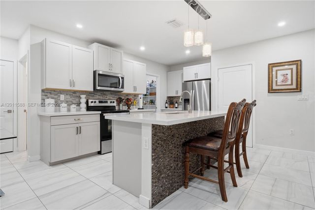 439 NE 6th Pl, Florida City, FL 33034