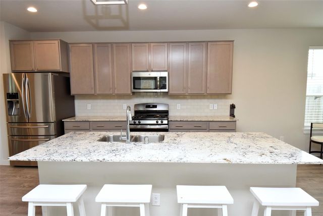 308 Spruce Oak Lane, Waller, TX 77484