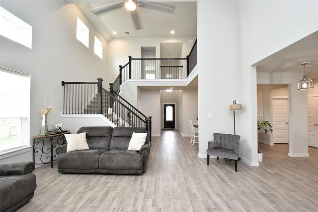 308 Spruce Oak Lane, Waller, TX 77484