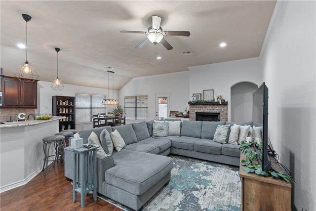 4202 Carnes Court S, College Station, TX 77845