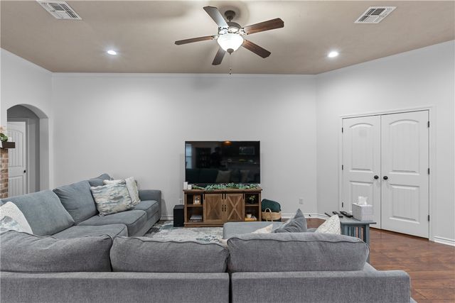 4202 Carnes Court S, College Station, TX 77845