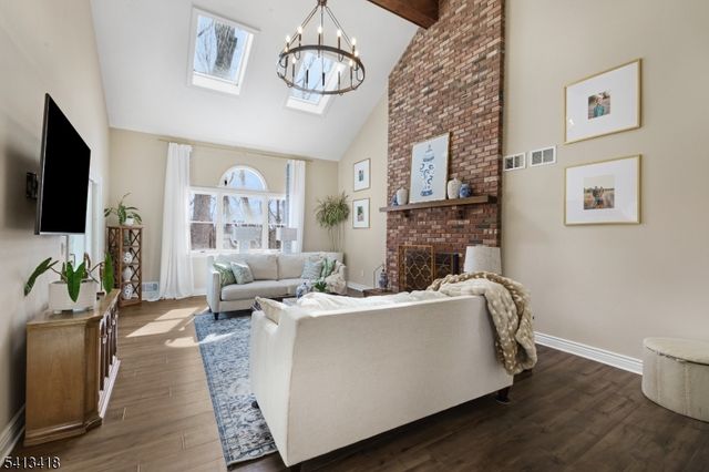 31 Warren Cutting, Chester Twp., NJ 07930