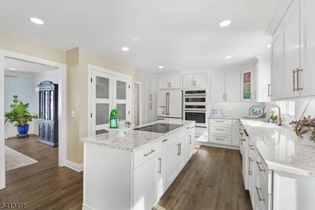 31 Warren Cutting, Chester Twp., NJ 07930