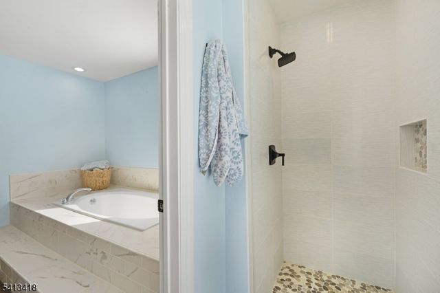 31 Warren Cutting, Chester Twp., NJ 07930