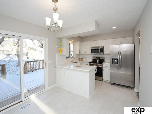 9804 S 20TH Street, Bellevue, NE 68123