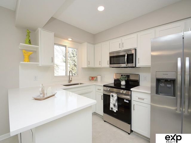 9804 S 20TH Street, Bellevue, NE 68123