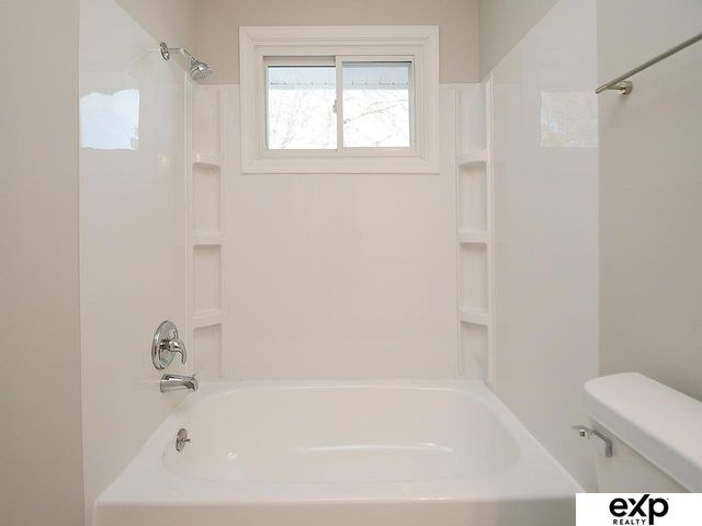 9804 S 20TH Street, Bellevue, NE 68123