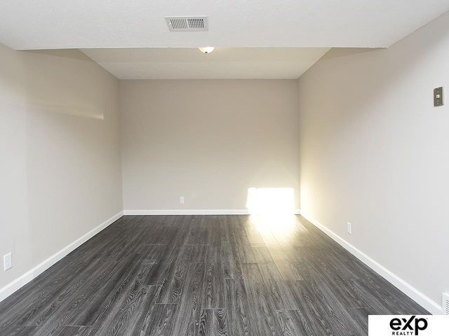 9804 S 20TH Street, Bellevue, NE 68123