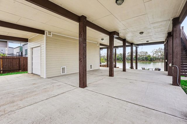 1133 E Meyer Road, Seabrook, TX 77586