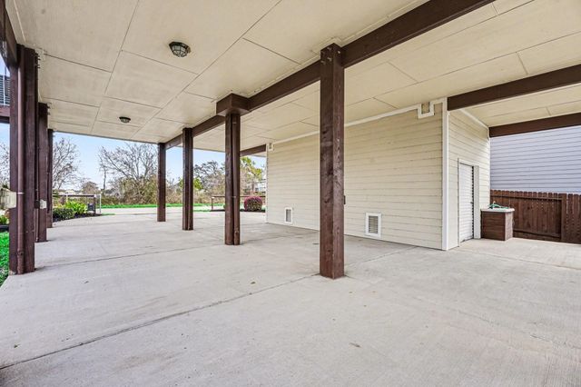 1133 E Meyer Road, Seabrook, TX 77586