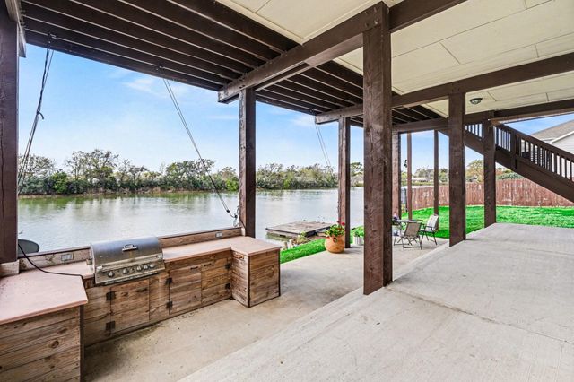 1133 E Meyer Road, Seabrook, TX 77586