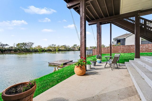 1133 E Meyer Road, Seabrook, TX 77586