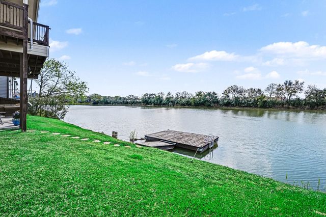 1133 E Meyer Road, Seabrook, TX 77586