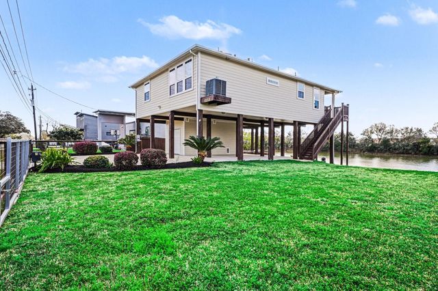 1133 E Meyer Road, Seabrook, TX 77586