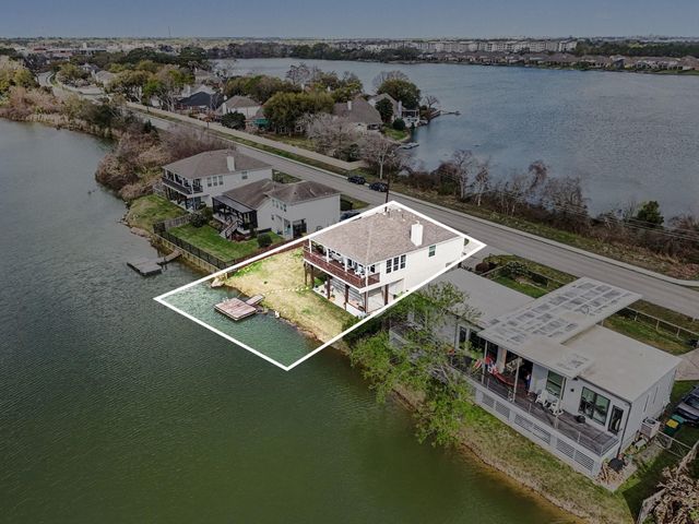 1133 E Meyer Road, Seabrook, TX 77586