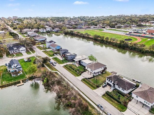 1133 E Meyer Road, Seabrook, TX 77586