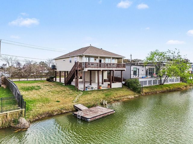 1133 E Meyer Road, Seabrook, TX 77586