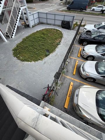 170 SE 14th St ., Miami, FL 33131