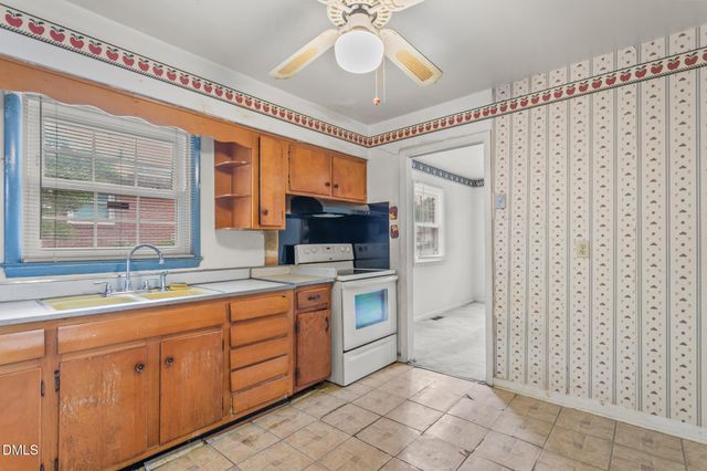 1909 Rayston Drive, Greensboro, NC 27405