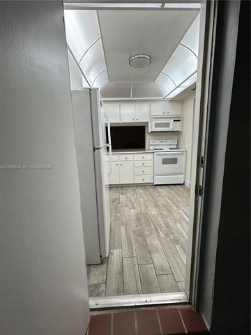 215 SE 3rd Ave 101A, Hallandale Beach, FL 33009