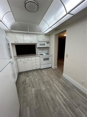 215 SE 3rd Ave 101A, Hallandale Beach, FL 33009