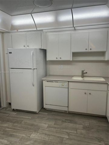 215 SE 3rd Ave 101A, Hallandale Beach, FL 33009